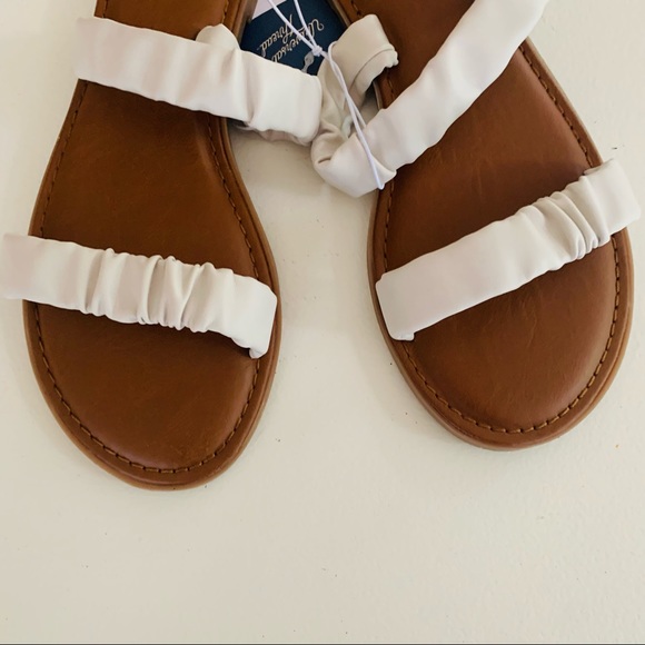 Universal Thread Willow Scrunch Sandal - Picture 3 of 6